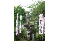 ９